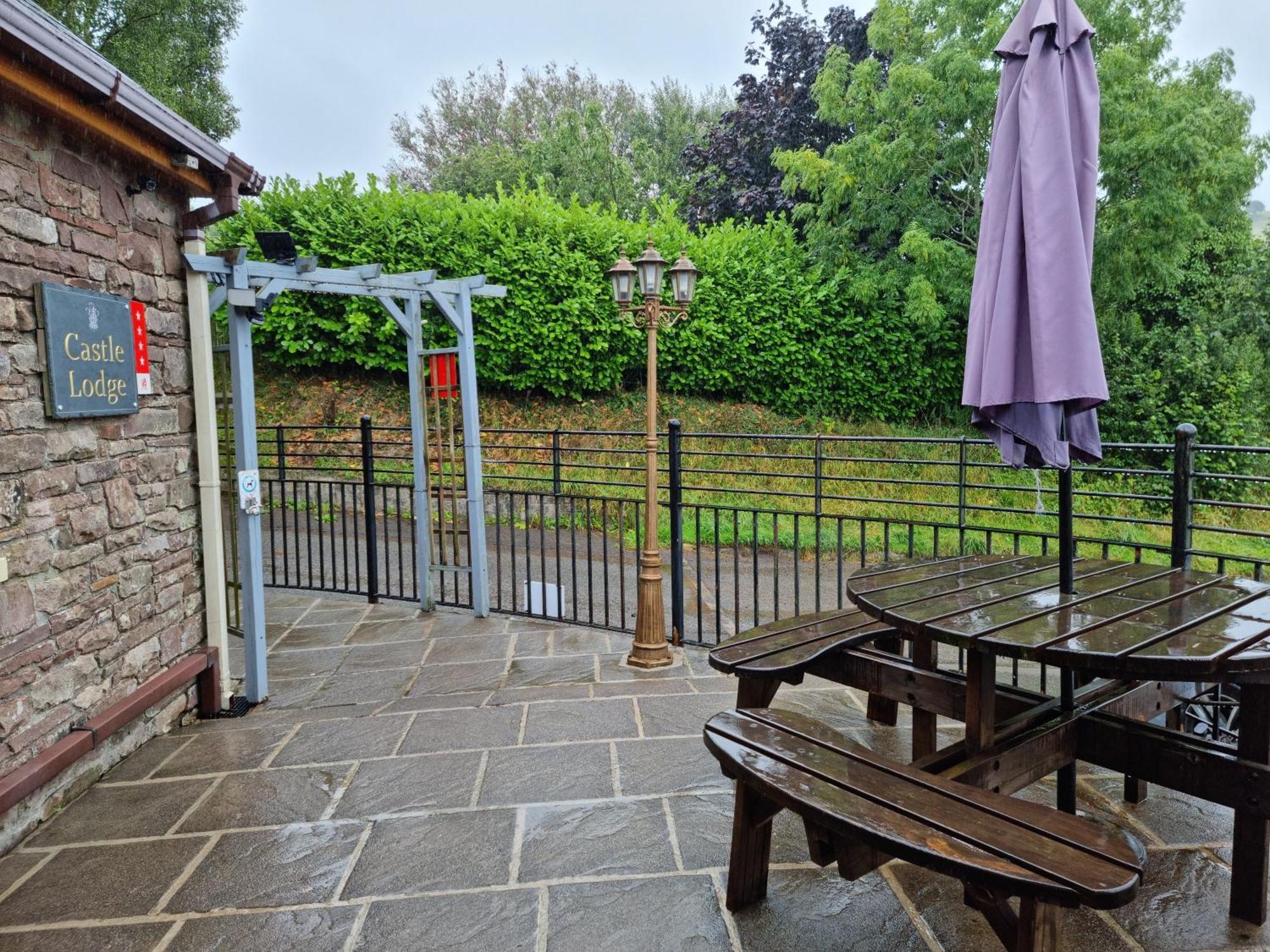 Castle Lodge - Brecon Beacons Accommodation Sennybridge Εξωτερικό φωτογραφία